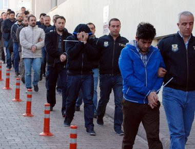 Τουρκία: Θέσπιση διαφορετικών στολών για τους πραξικοπηματίες και τους λοιπούς κρατούμενους